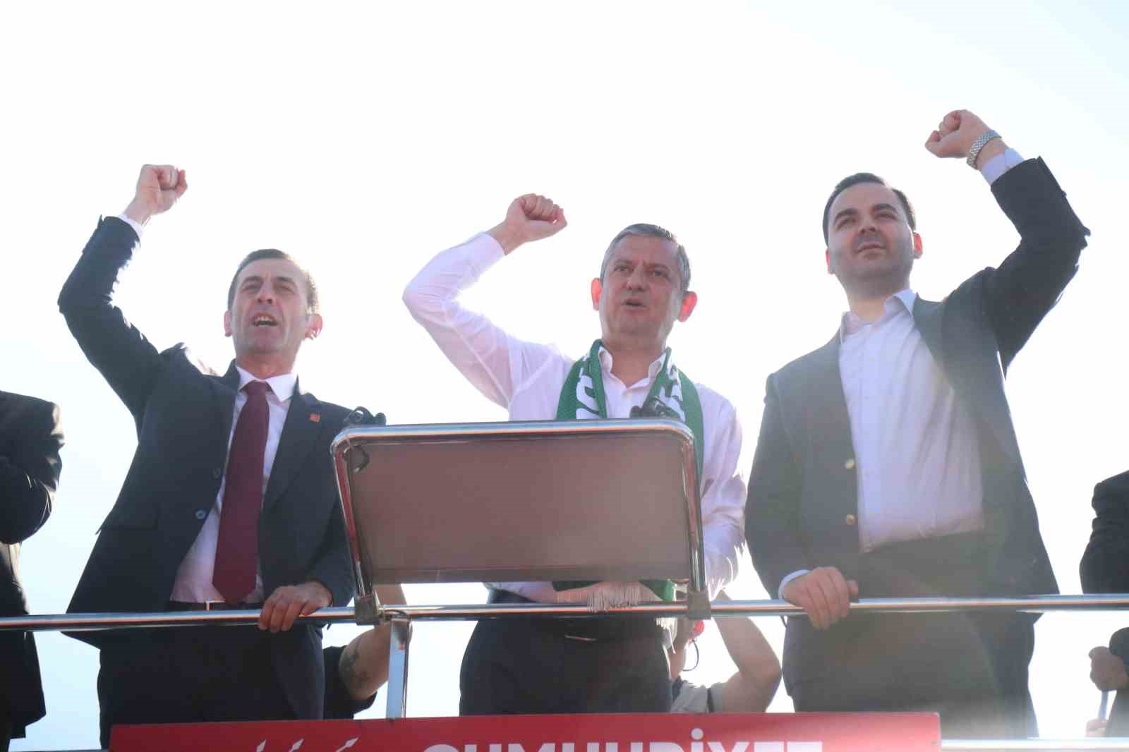 CHP Genel Başkanı Özel: "Ülkeyi düze çıkartmak için üstümüze ne düşerse yaparız, kendimizden eminiz"
