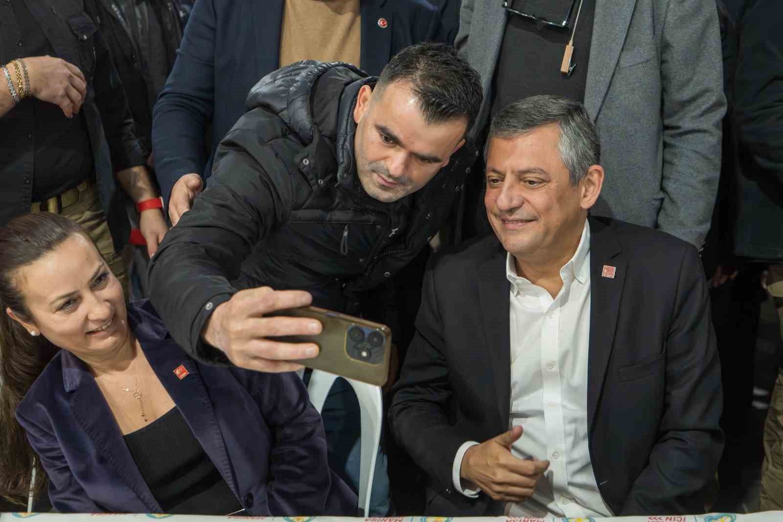 CHP Genel Başkanı Özel’den Manisa’da buruk iftar
