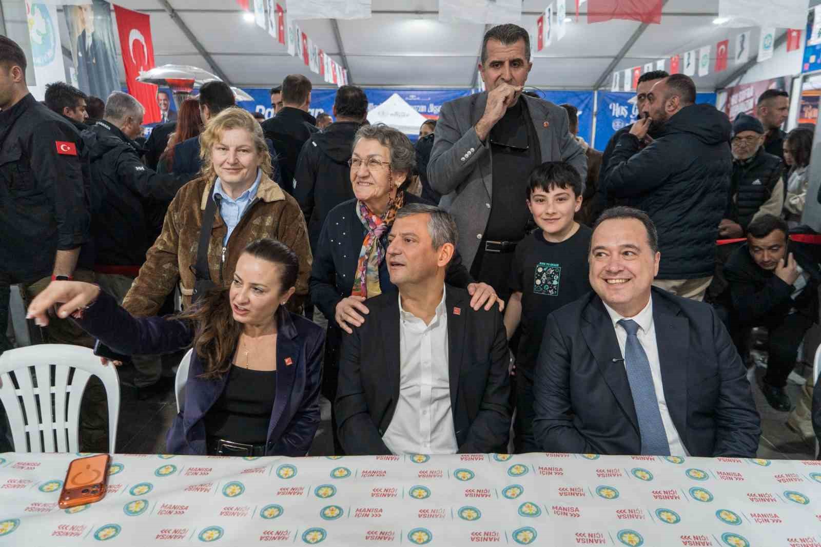 CHP Genel Başkanı Özel’den Manisa’da buruk iftar
