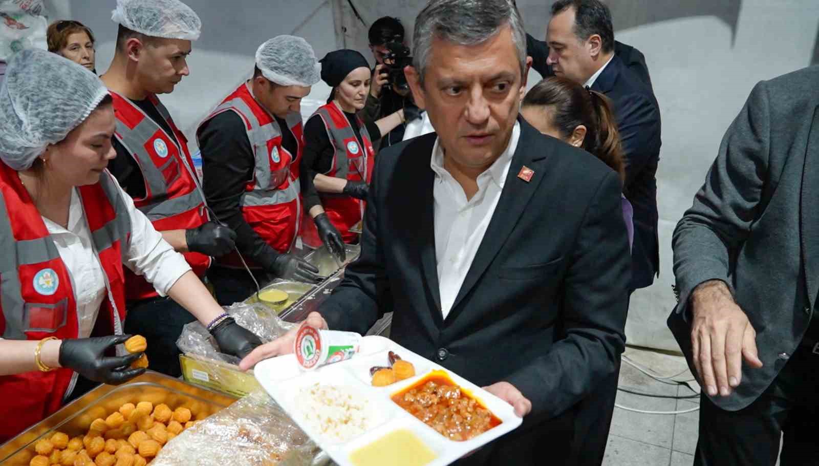 CHP Genel Başkanı Özel’den Manisa’da buruk iftar
