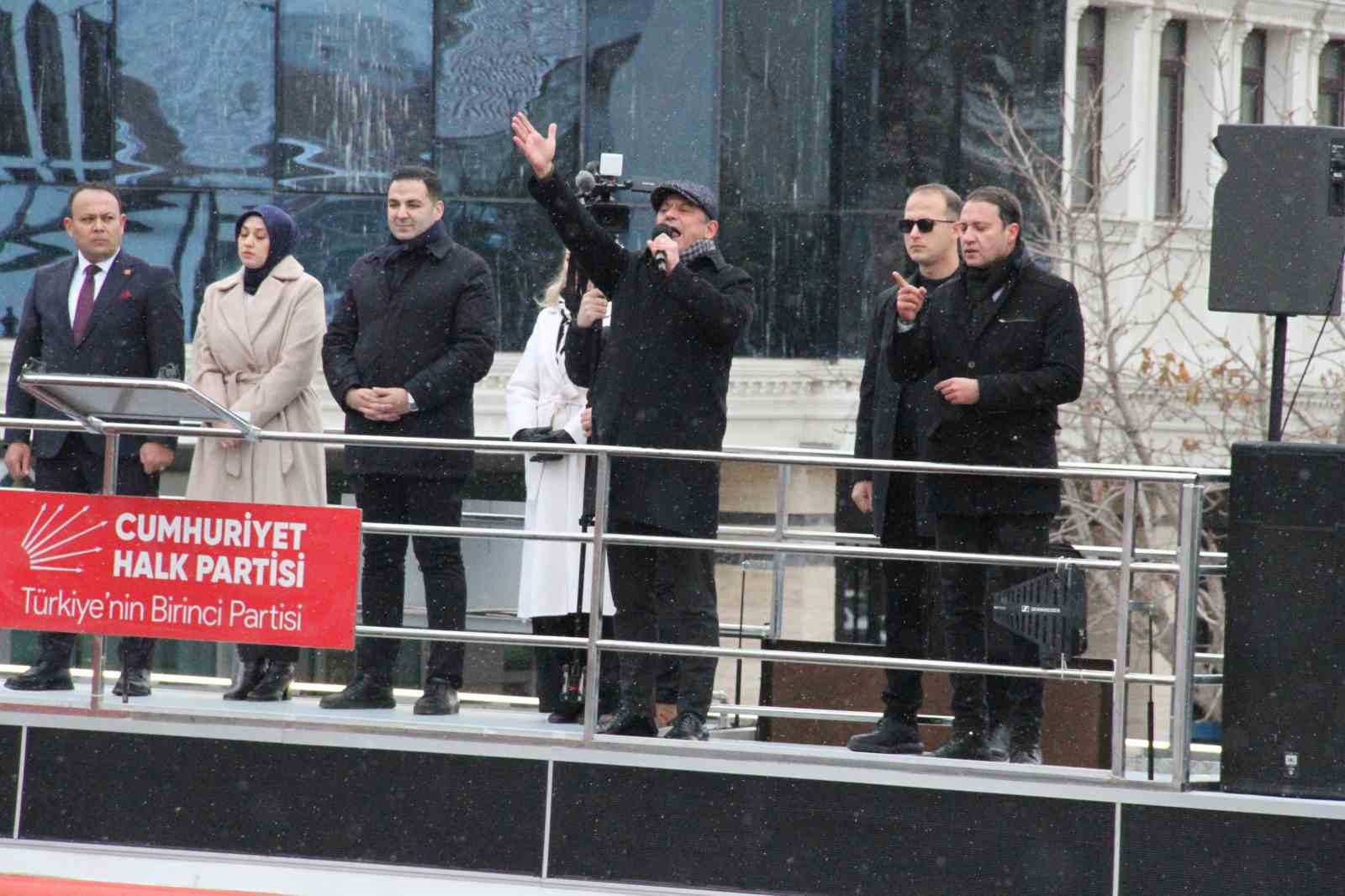CHP Genel Başkanı Özgür Özel: "Dünyaya sesleniyorum, Trump’ın düzeni dünya düzeni olamaz"
CHP Genel Başkanı Özgür Özel: "Dünyaya sesleniyorum, Trump’ın düzeni dünya düzeni olamaz"