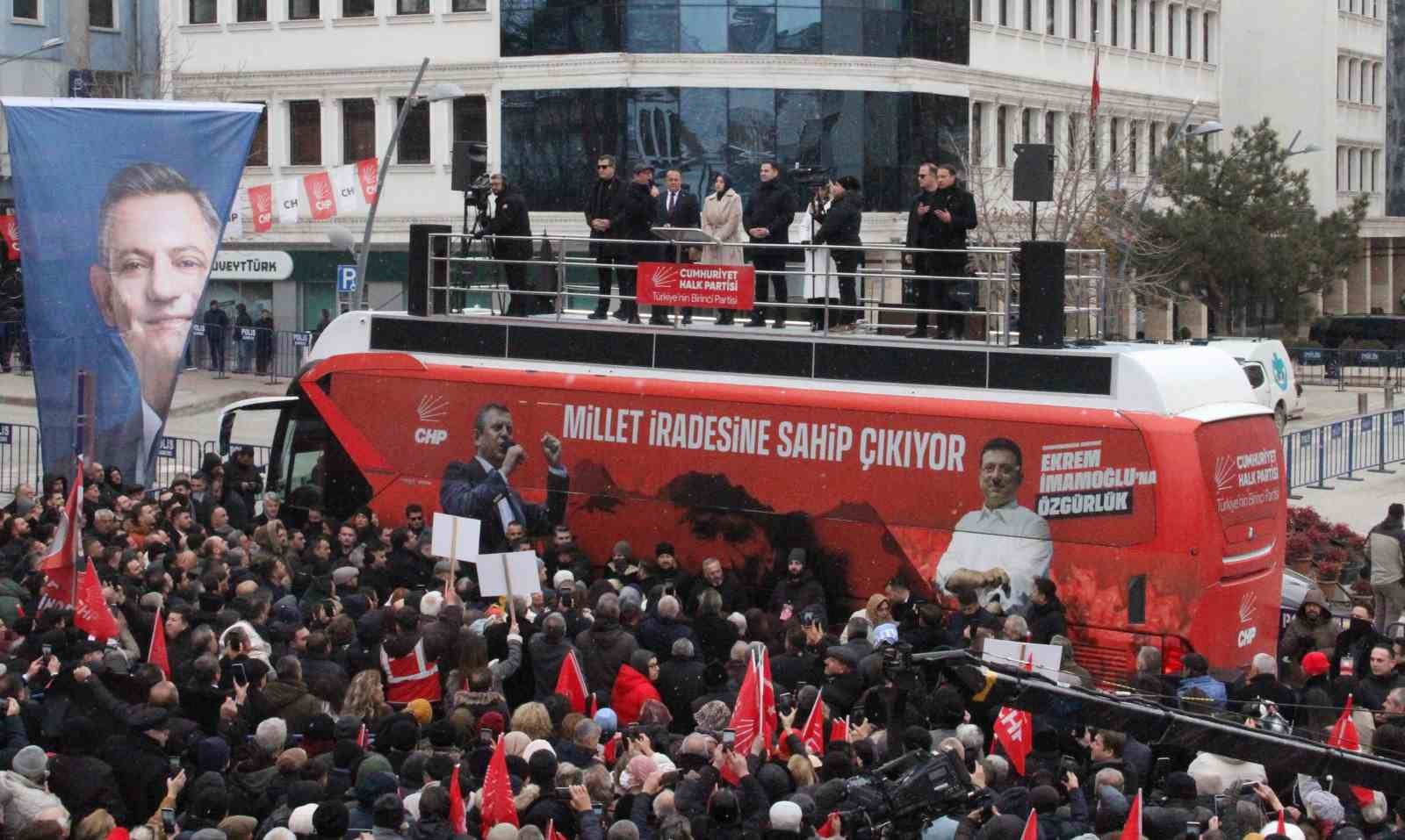 CHP Genel Başkanı Özgür Özel: "Dünyaya sesleniyorum, Trump’ın düzeni dünya düzeni olamaz"
CHP Genel Başkanı Özgür Özel: "Dünyaya sesleniyorum, Trump’ın düzeni dünya düzeni olamaz"