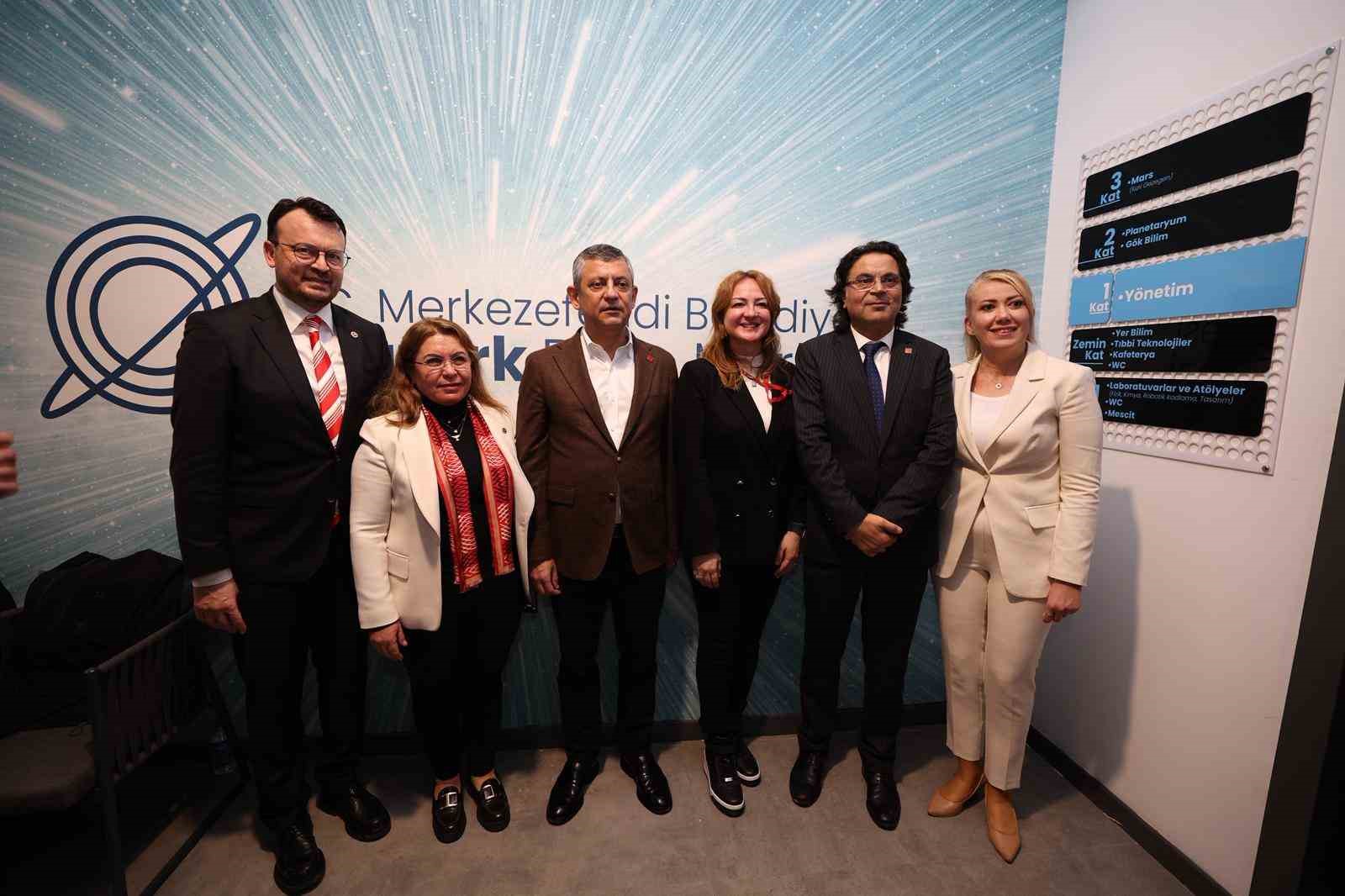 CHP Genel Başkanı Özgür Özel’den Başkan Doğana övgü dolu sözler
