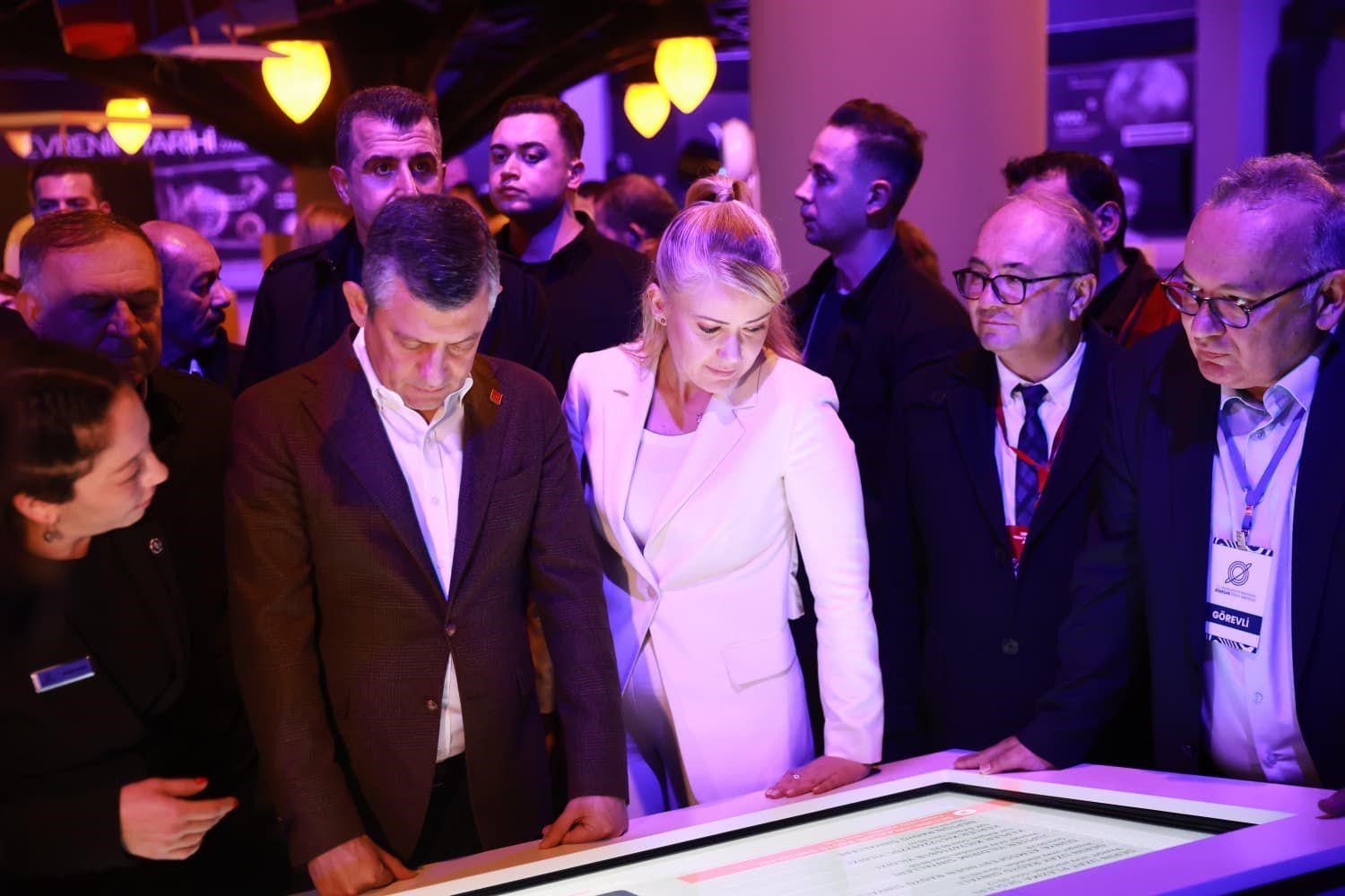 CHP Genel Başkanı Özgür Özel’den Başkan Doğana övgü dolu sözler
