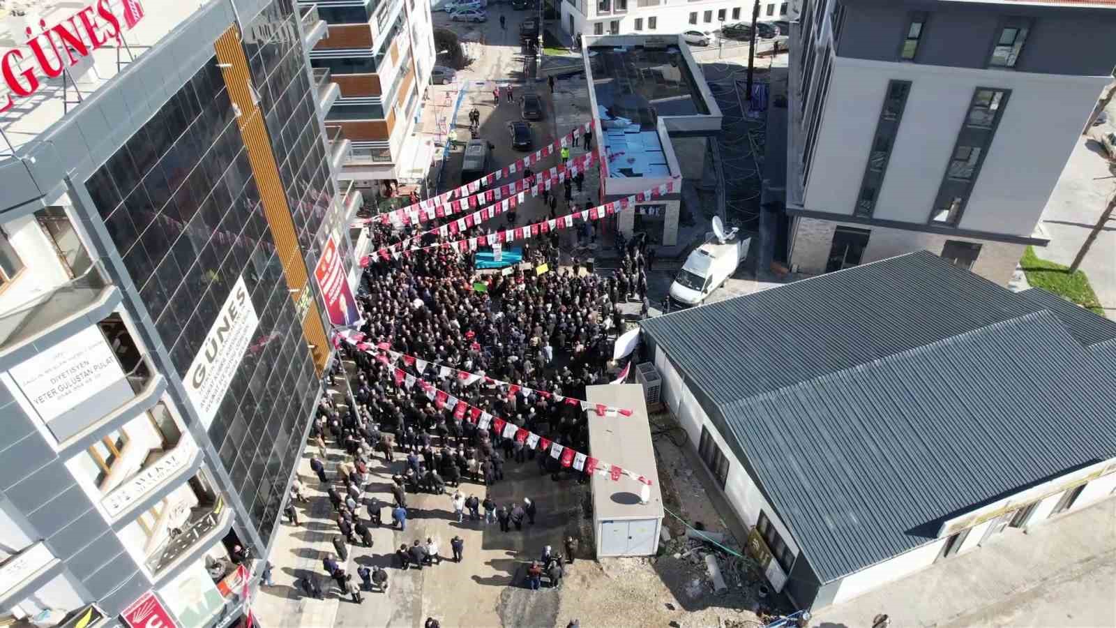 CHP Genel Başkanı Özgür Özel’in halk buluşmasına vatandaş ilgi göstermedi
