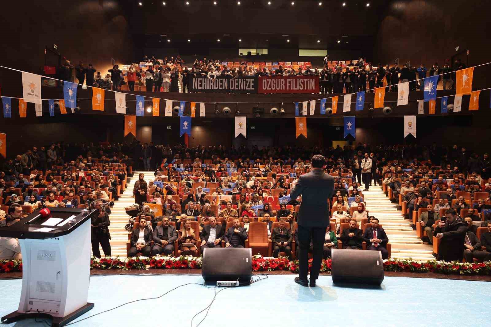 CHP’den istifa eden ikisi meclis üyesi 150 kişi AK Parti’ye katıldı
