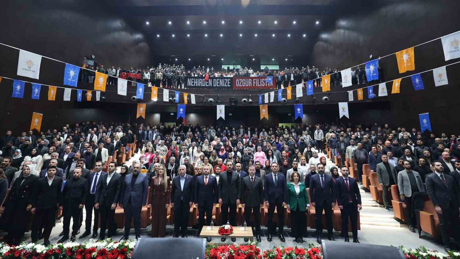 CHP’den istifa eden ikisi meclis üyesi 150 kişi AK Parti’ye katıldı
