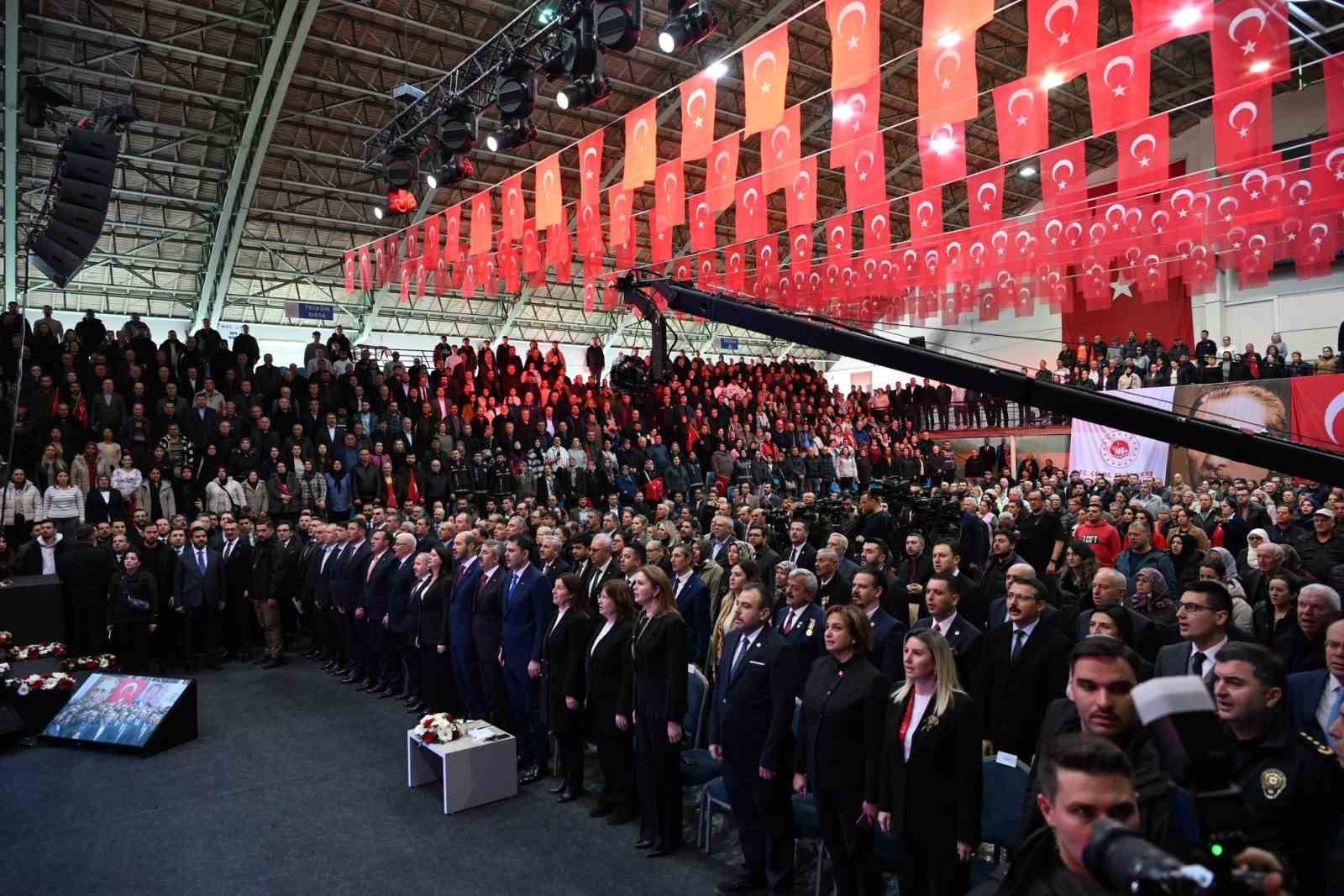 CHP’li Belediye Başkanı Gencan’dan Bakan Kurum’a teşekkür mesajı: "Minnettarız"
CHP’li Belediye Başkanı Gencan’dan Bakan Kurum’a teşekkür mesajı: "Minnettarız"