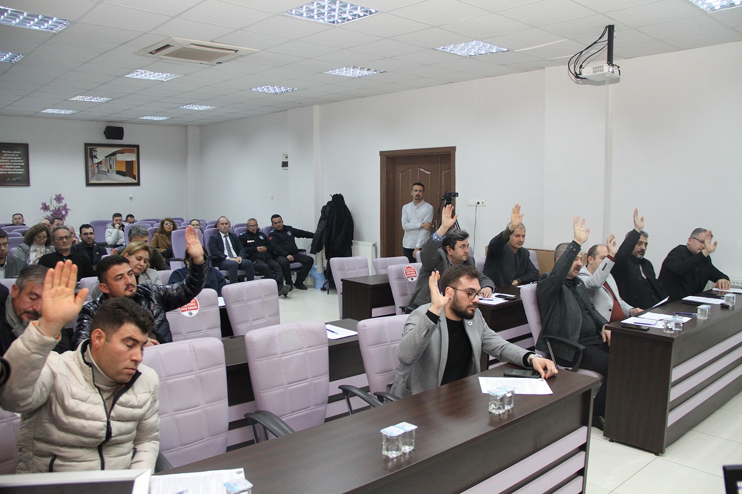 CHP’li meclis üyelerinden CHP İlçe Başkanının kooperatifine veto
CHP’li meclis üyelerinden CHP İlçe Başkanının kooperatifine veto