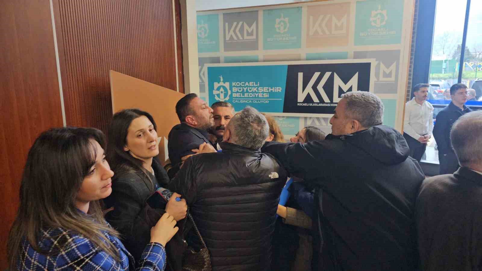 CHP’li meclis üyesinden ağza alınmayacak küfürler
