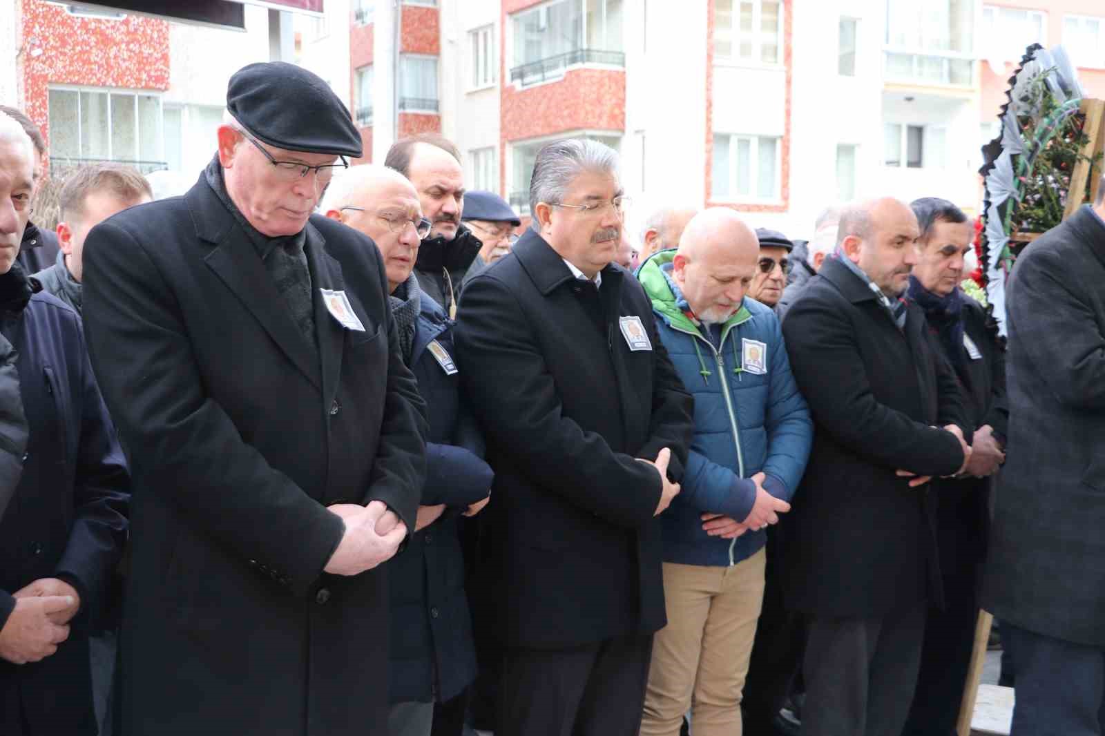 CHP’li Utku Çakırözer’in babası son yolculuğuna uğurlandı
