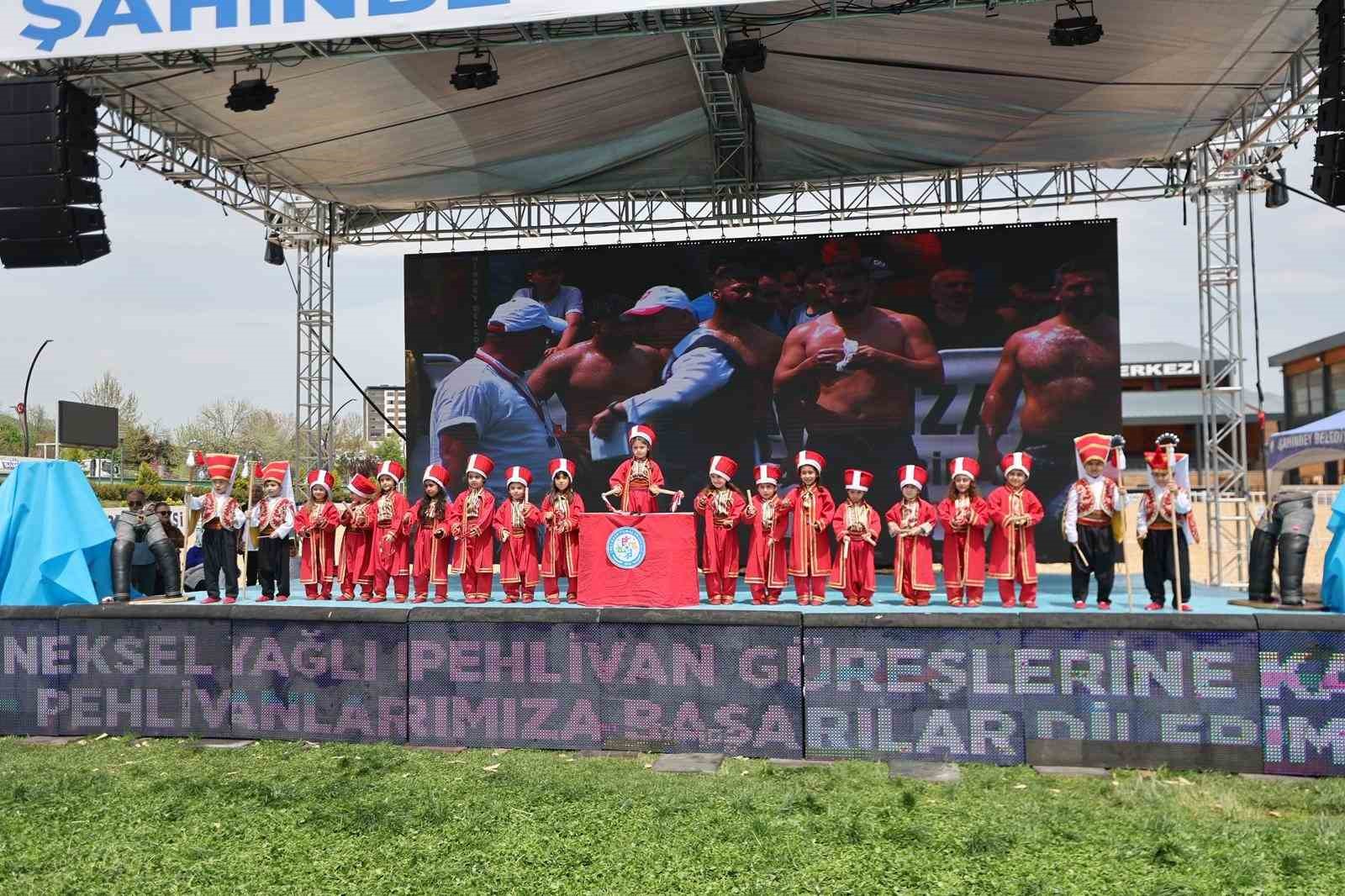 CHP’lilerin sırt döndüğü çocuklar er meydanına çıktı
