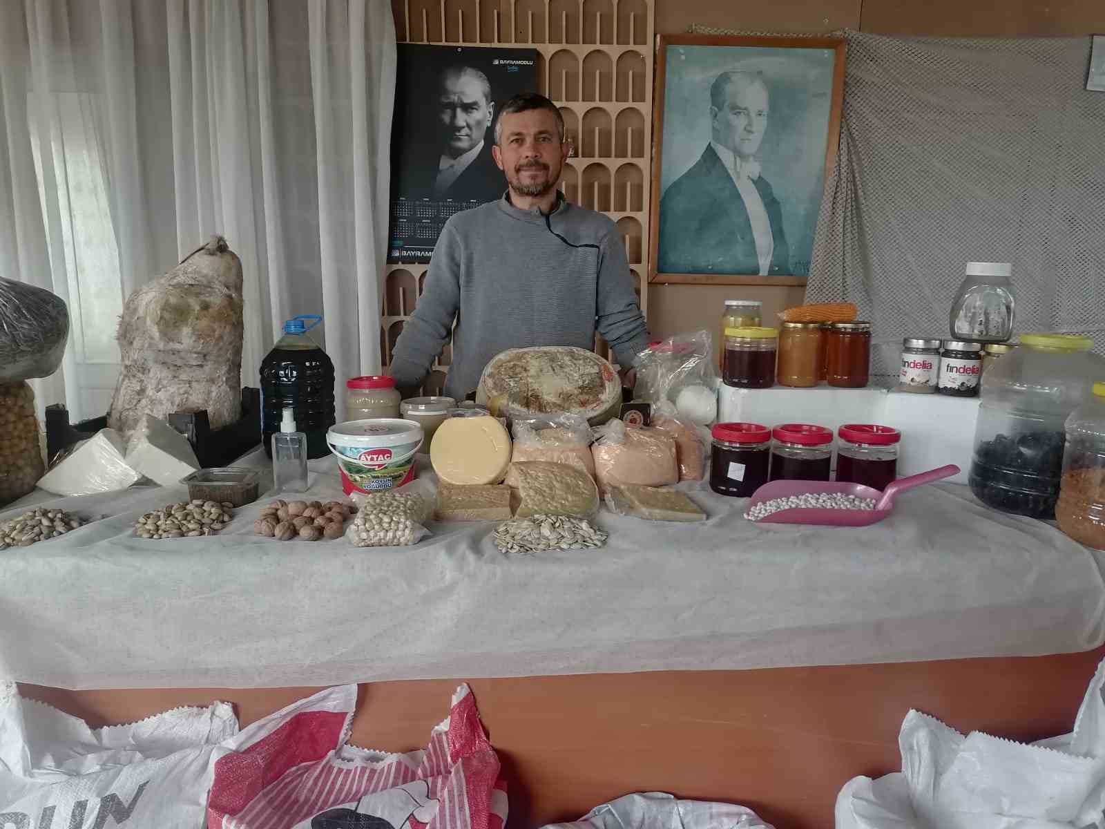 Çiftçilerden topladıklarıyla ramazan kolisi hazırlıyorlar
Çiftçilerden topladıklarıyla ramazan kolisi hazırlıyorlar