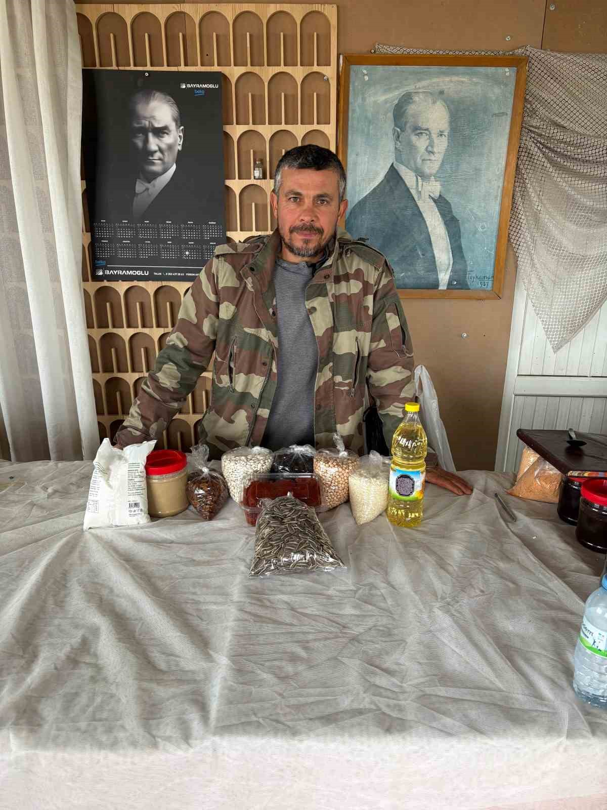 Çiftçilerden topladıklarıyla ramazan kolisi hazırlıyorlar
Çiftçilerden topladıklarıyla ramazan kolisi hazırlıyorlar