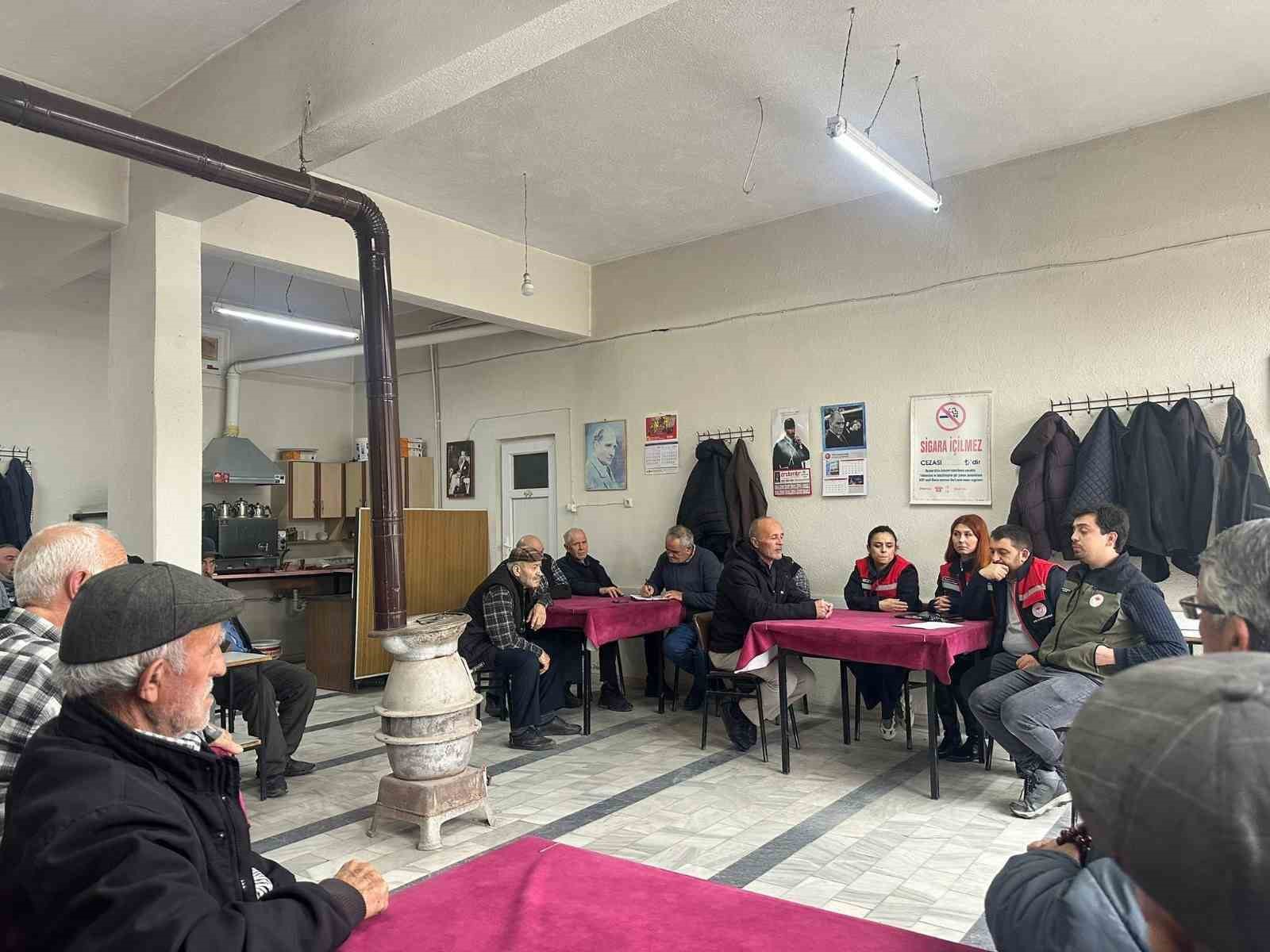 Çiftçilere bitki koruma ürünlerinin doğru kullanımı anlatıldı
Çiftçilere bitki koruma ürünlerinin doğru kullanımı anlatıldı