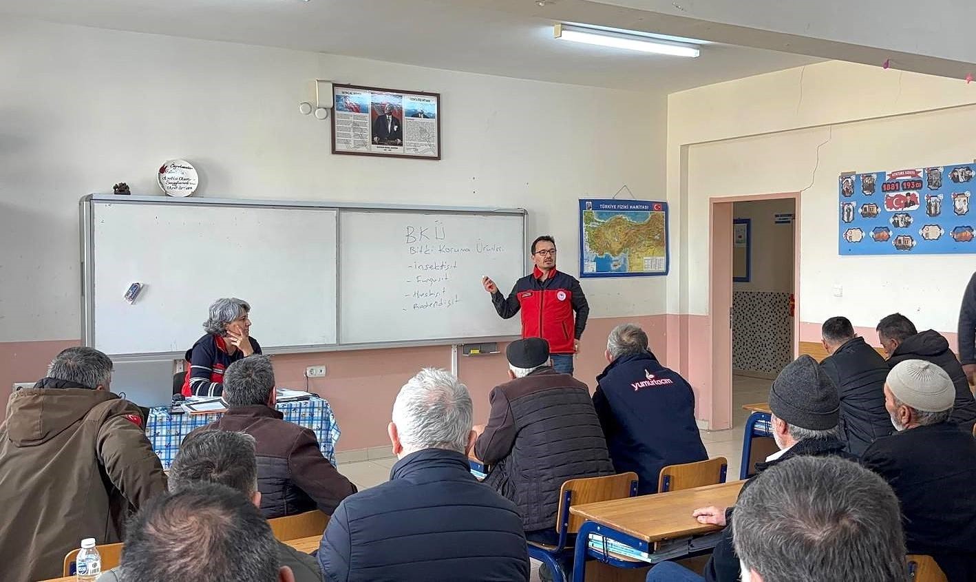 Çiftçilere yönelik bitki koruma eğitimleri sürüyor
Çiftçilere yönelik bitki koruma eğitimleri sürüyor