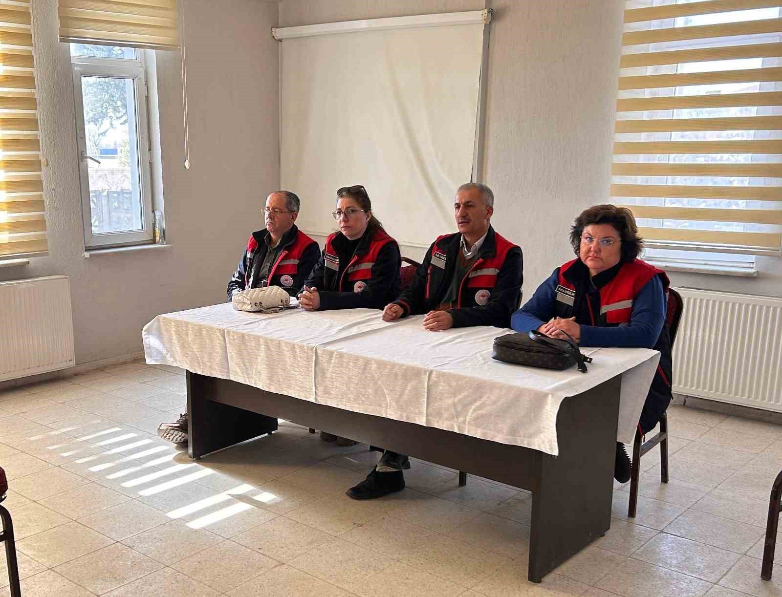 Çiftçilere yönelik doğru sulama ve gübreleme eğitimi
