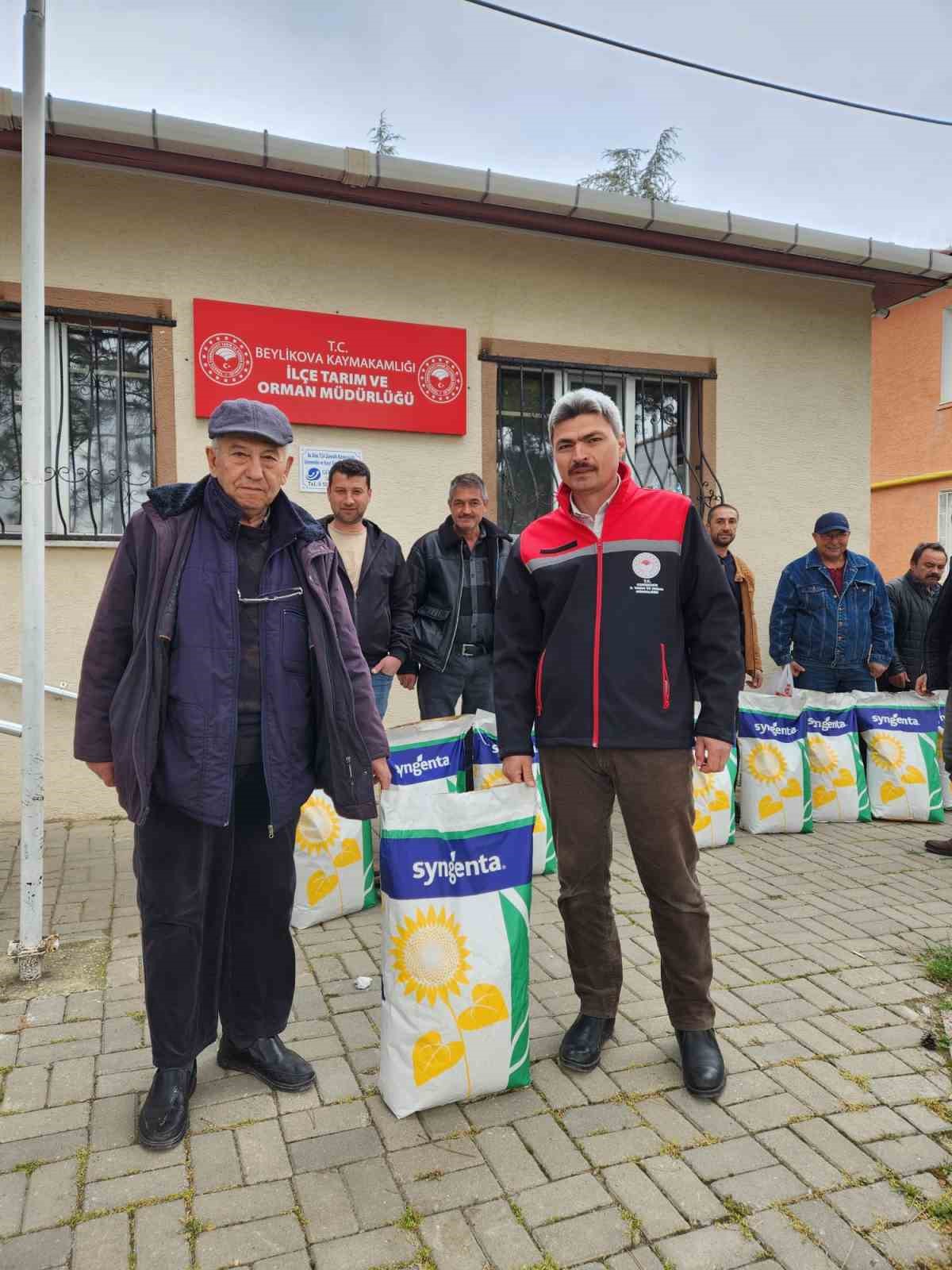 Çiftçilere yüzde 50 hibeli tohum dağıtıldı
