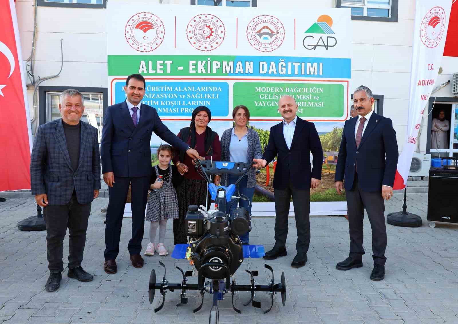 Çiftçilere zirai alet ve ekipman dağıtıldı
