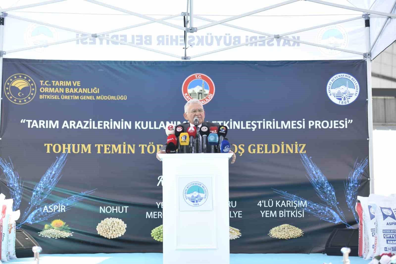 Çiftçiye 360 ton tohum dağıtıldı
Çiftçiye 360 ton tohum dağıtıldı