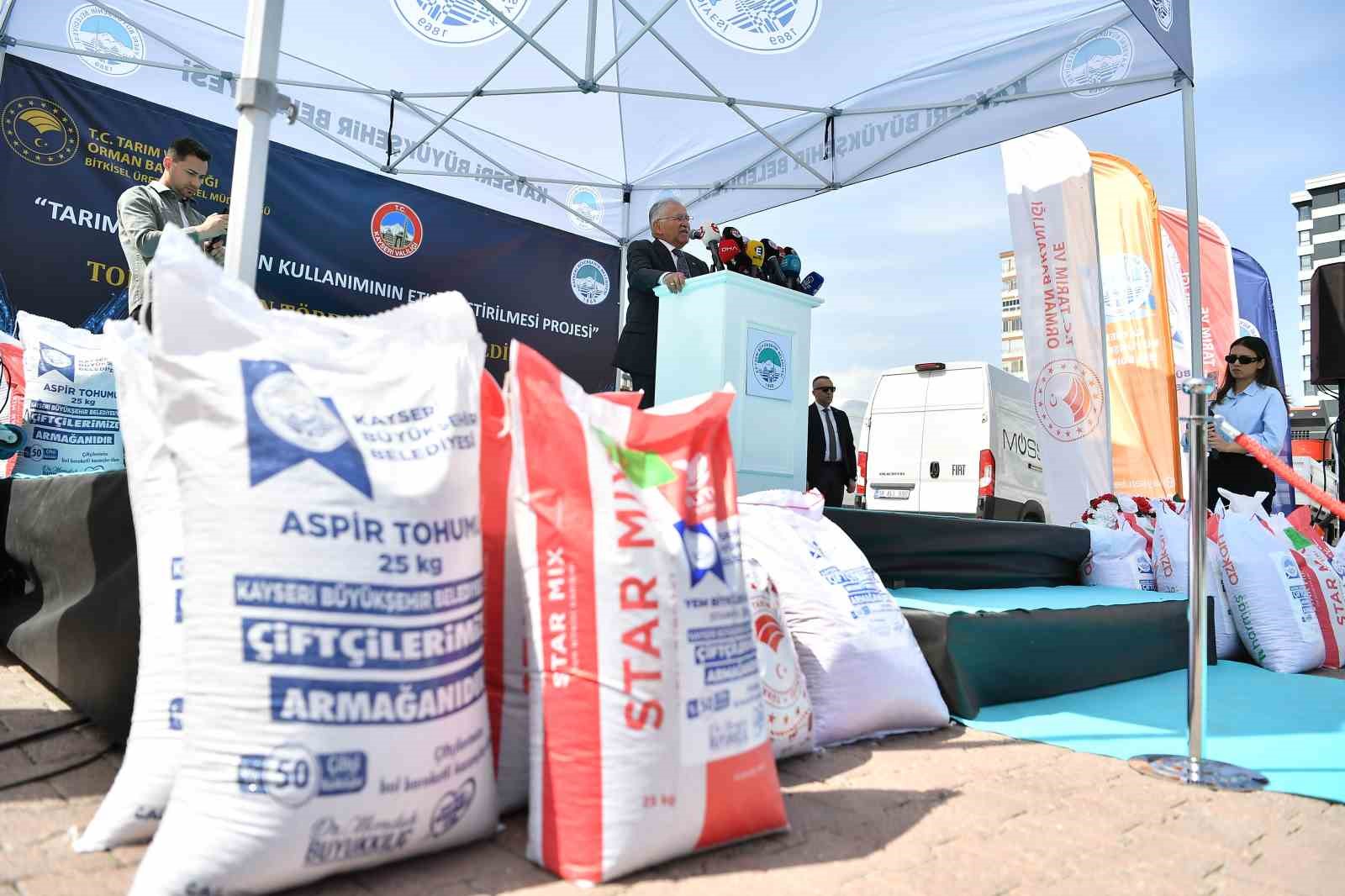 Çiftçiye 360 ton tohum dağıtıldı
Çiftçiye 360 ton tohum dağıtıldı