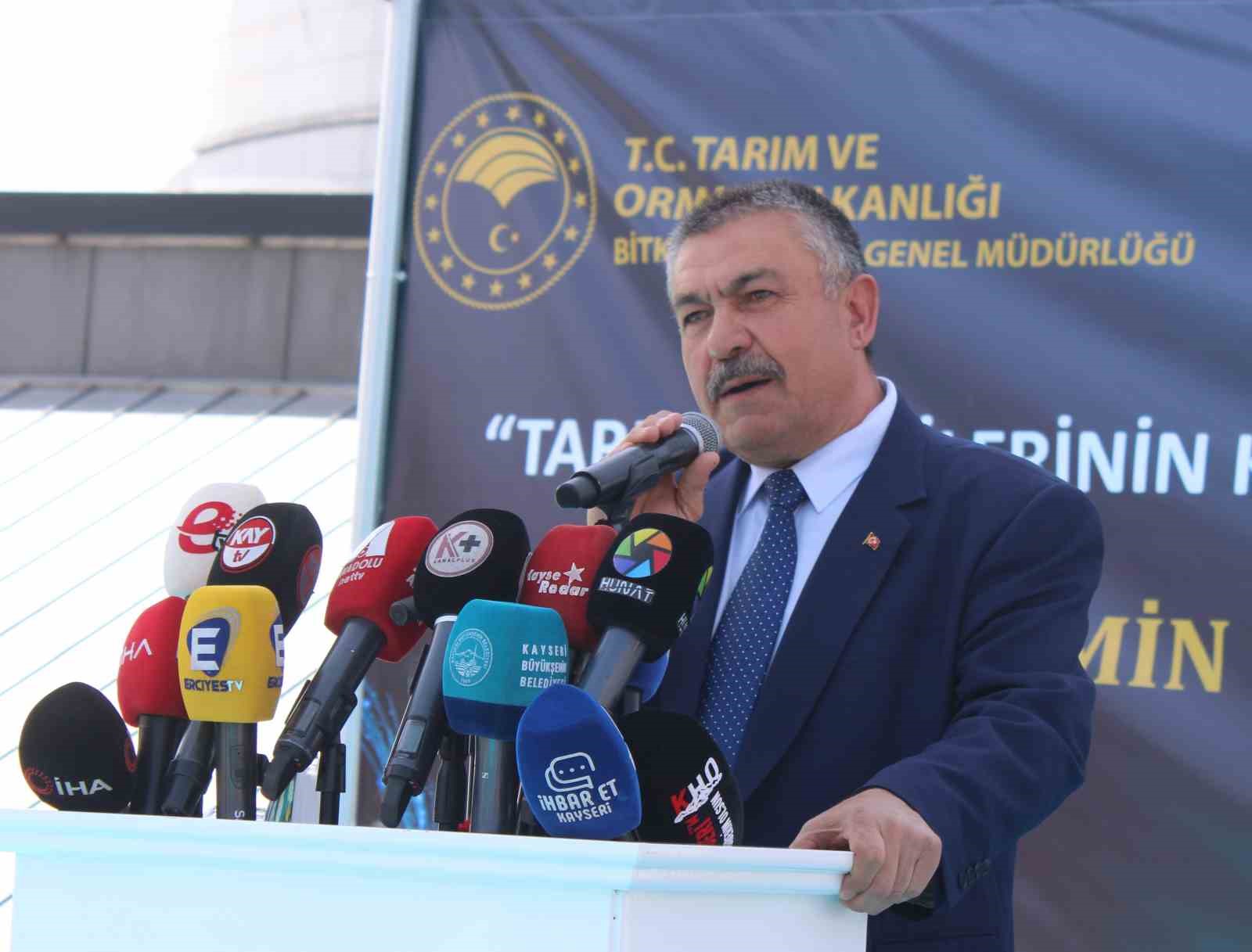 Çiftçiye 360 ton tohum dağıtıldı
Çiftçiye 360 ton tohum dağıtıldı