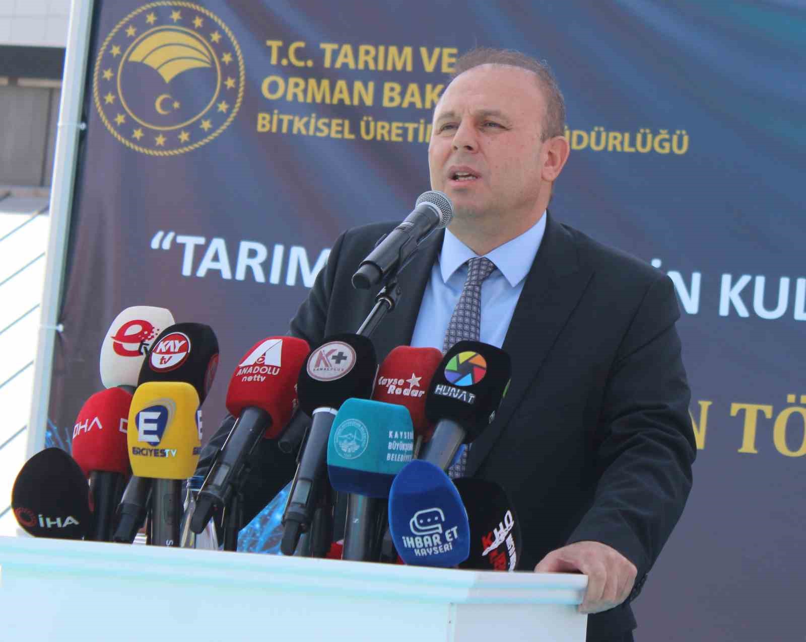 Çiftçiye 360 ton tohum dağıtıldı
Çiftçiye 360 ton tohum dağıtıldı