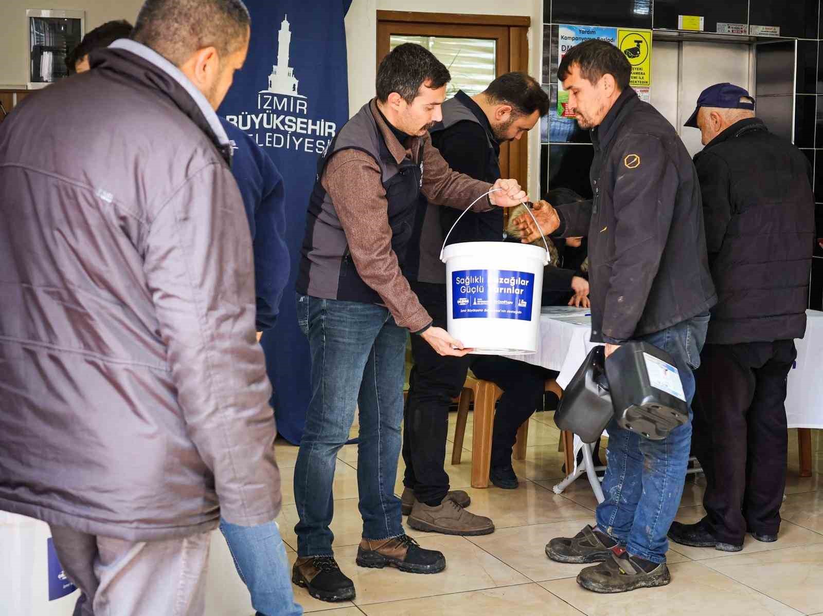 Çiftçiye buzağı kiti ve dezenfektan desteği
