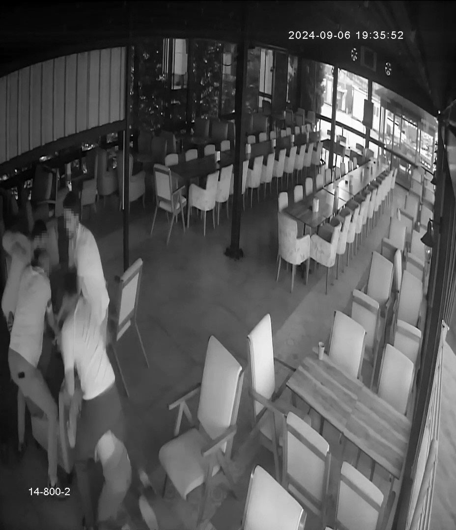 Çifte cinayetten önce feci şekilde darp edilme anları ortaya çıktı
Çifte cinayetten önce feci şekilde darp edilme anları ortaya çıktı