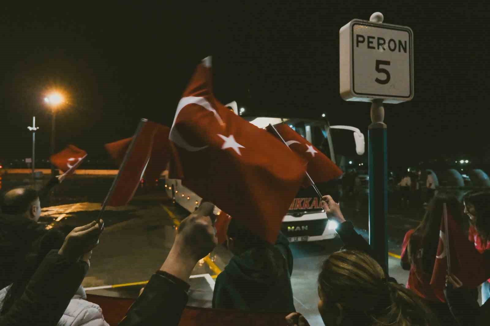 Çifte madalyalı şampiyona memleketinde coşkulu karşılama
