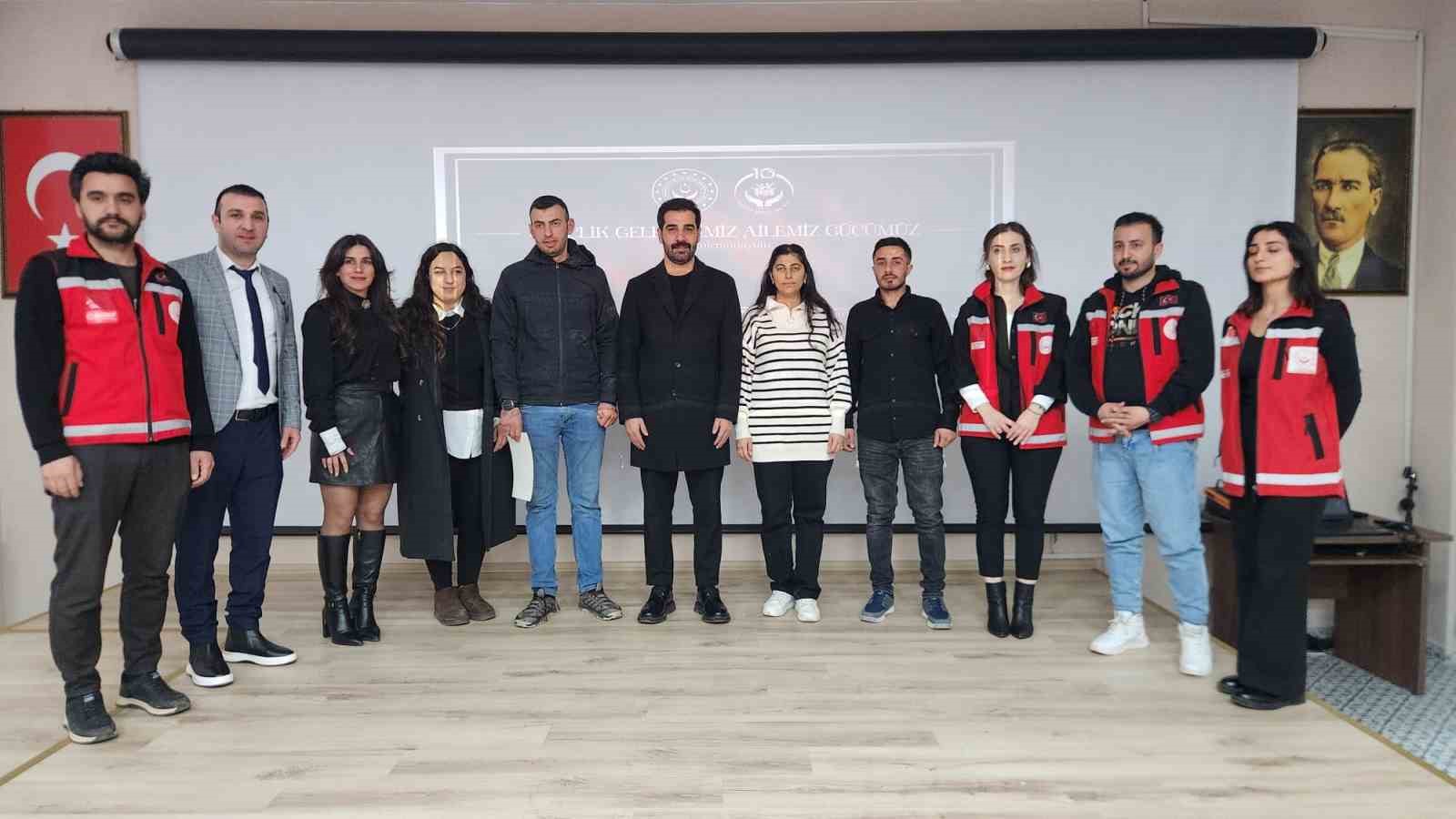 Çiftler saygılı bir evliliğe, aileler çocuklarını görmeye ve duymaya hazırlanıyor
