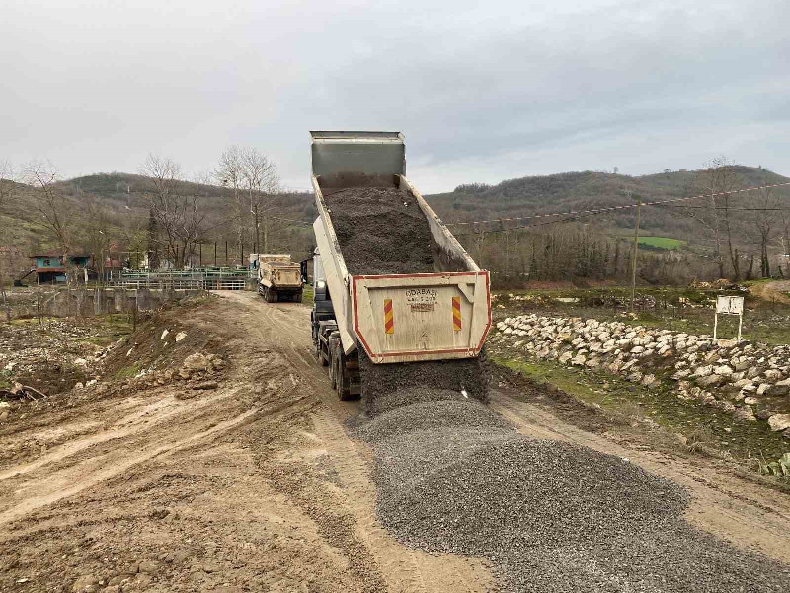 Çiftlik köyünde yol bakım çalışmaları tamamlandı
