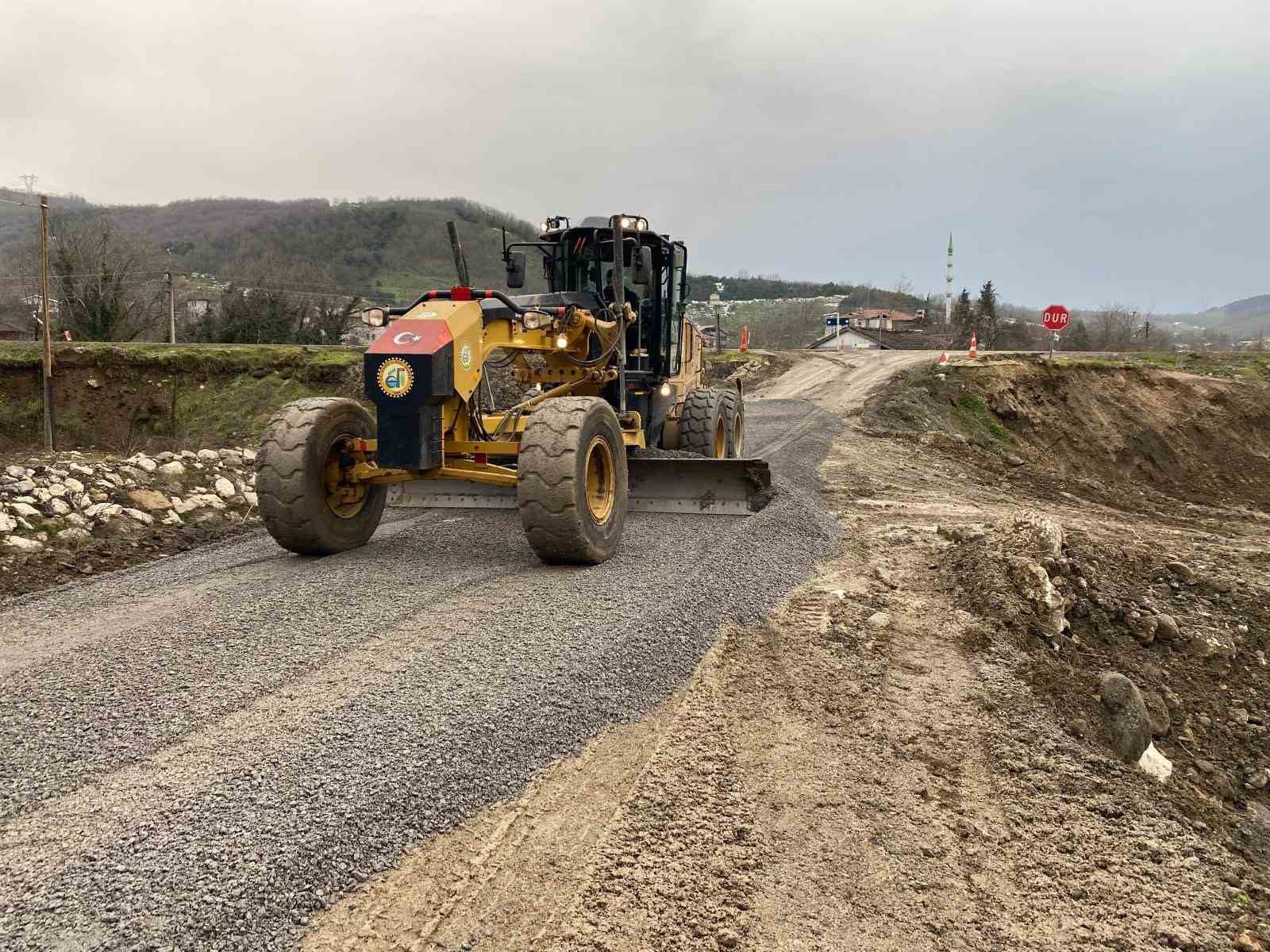 Çiftlik köyünde yol bakım çalışmaları tamamlandı
