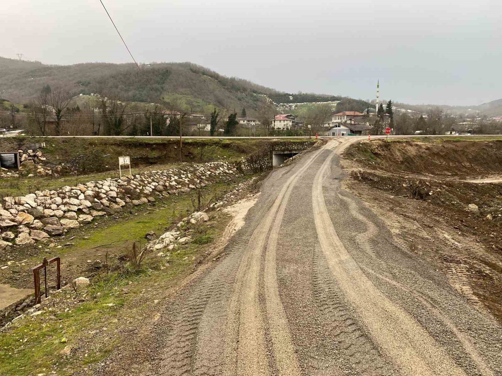 Çiftlik köyünde yol bakım çalışmaları tamamlandı

