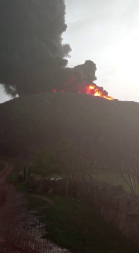 Çiftlik şantiyesinde yangın çıktı: Gökyüzü dumanla kaplandı
