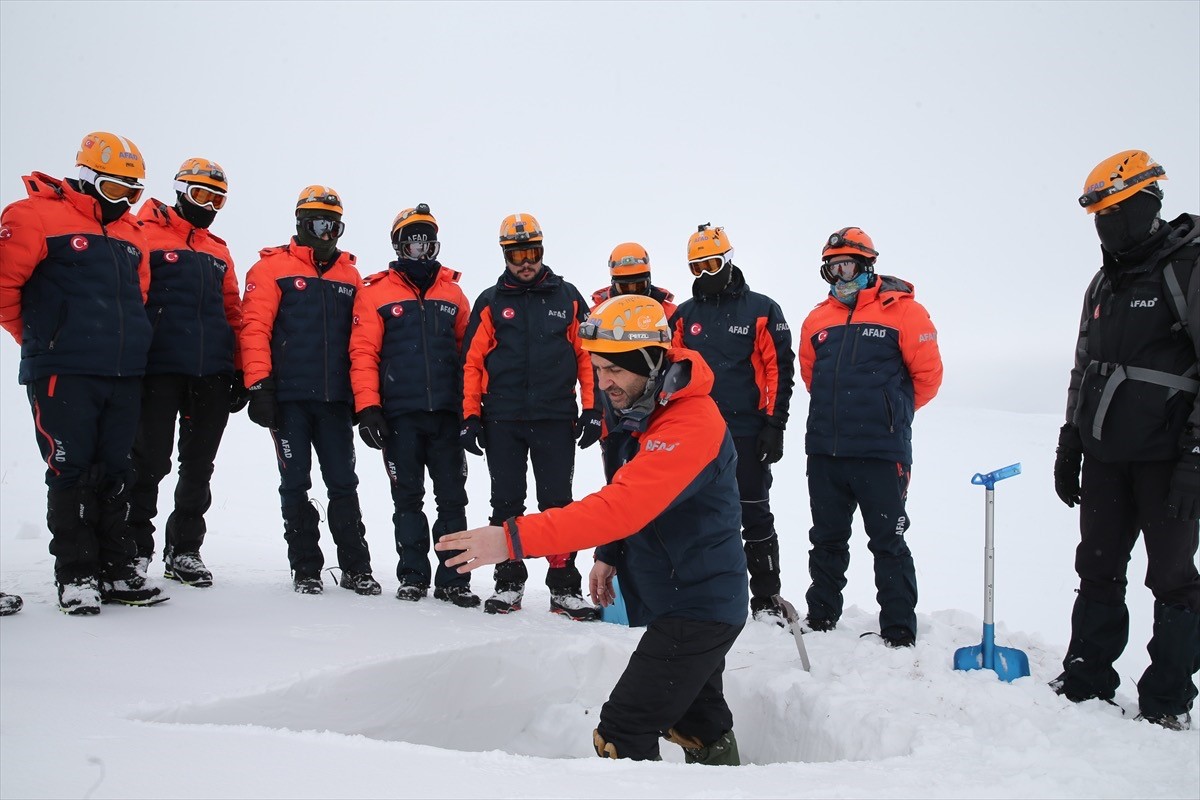 Çığ riskine karşı bölgesel AFAD eğitimi Van’da başladı
