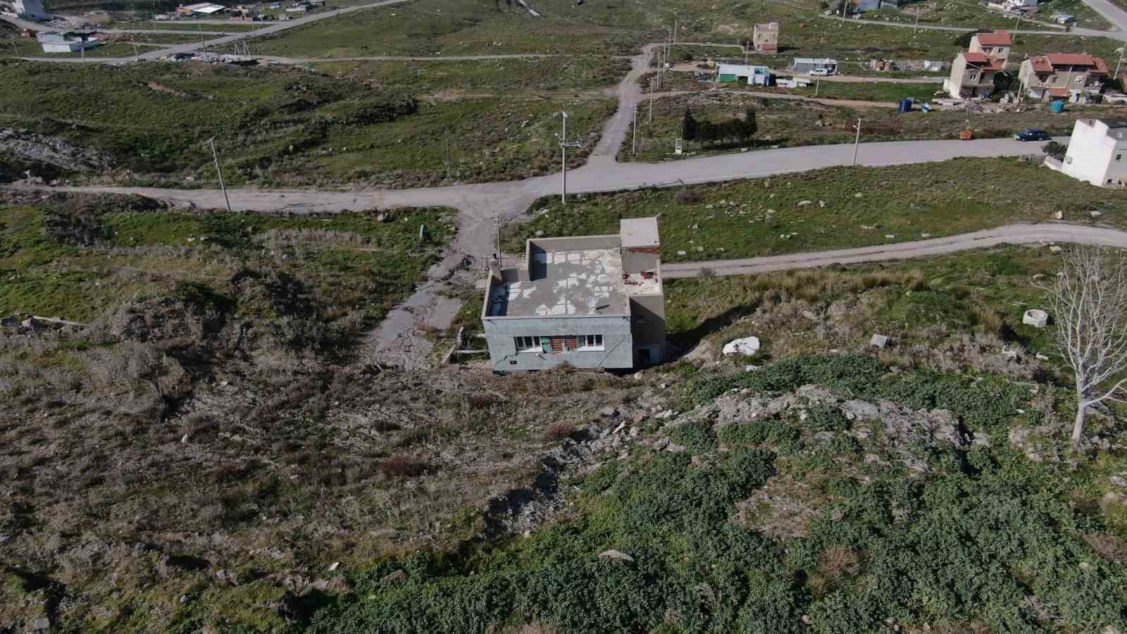 Çiğli’de çöp tesisinin neden olduğu heyelan mahalleyi yutuyor
