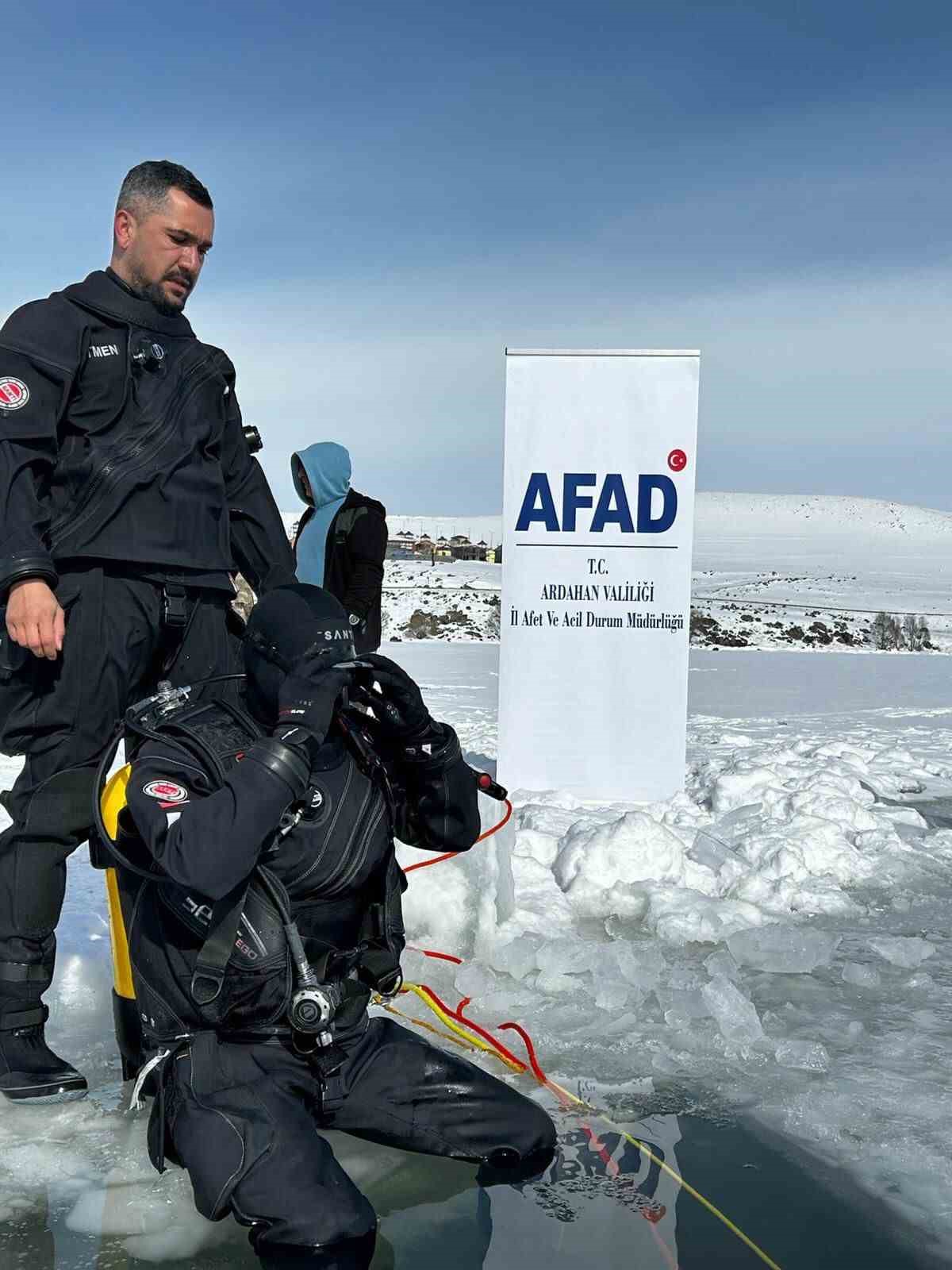 Çıldır Gölü’nde 6 Şubat depremi anısına dalış yaptılar
