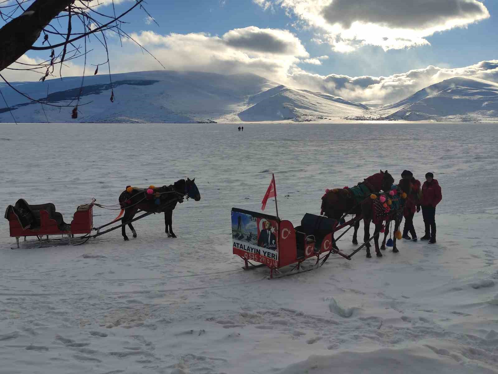 Çıldır Gölü’nde atlı kızak heyecanı başladı
