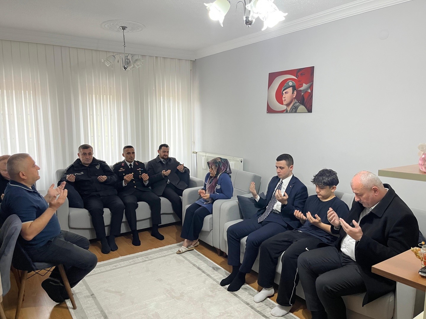 Çilimli’de bayram coşkusu yaşandı dualar edildi bayramlaşıldı
