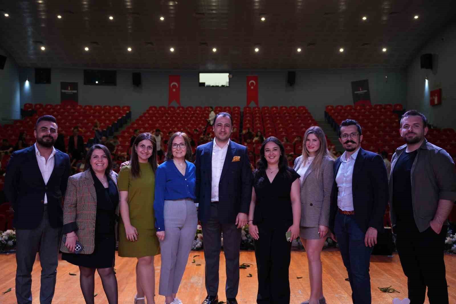 Çimentaş’tan 23 Nisan’da Hataylı öğrencilere eğitim ve dayanışma desteği
