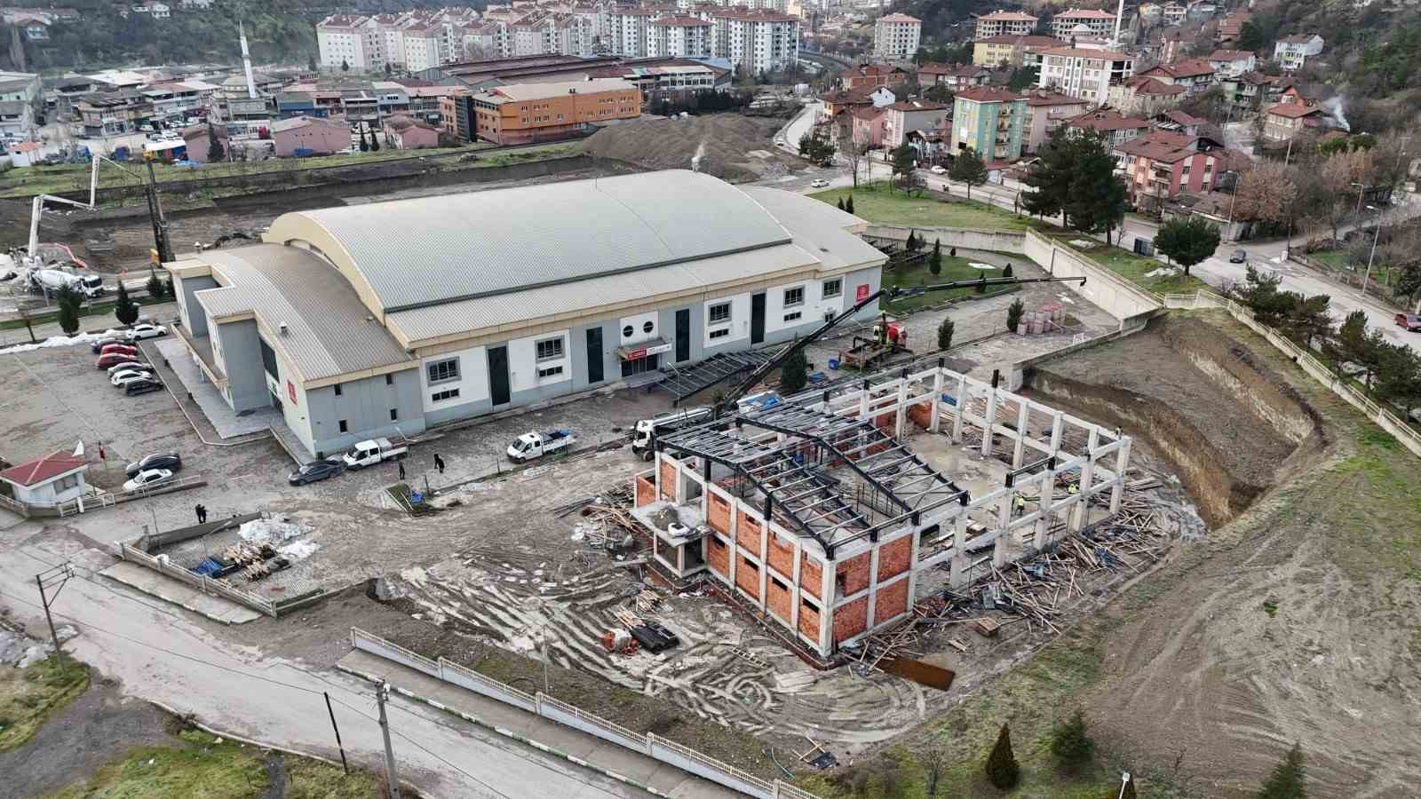 Cimnastik salonu inşaatı tüm hızıyla sürüyor
Cimnastik salonu inşaatı tüm hızıyla sürüyor