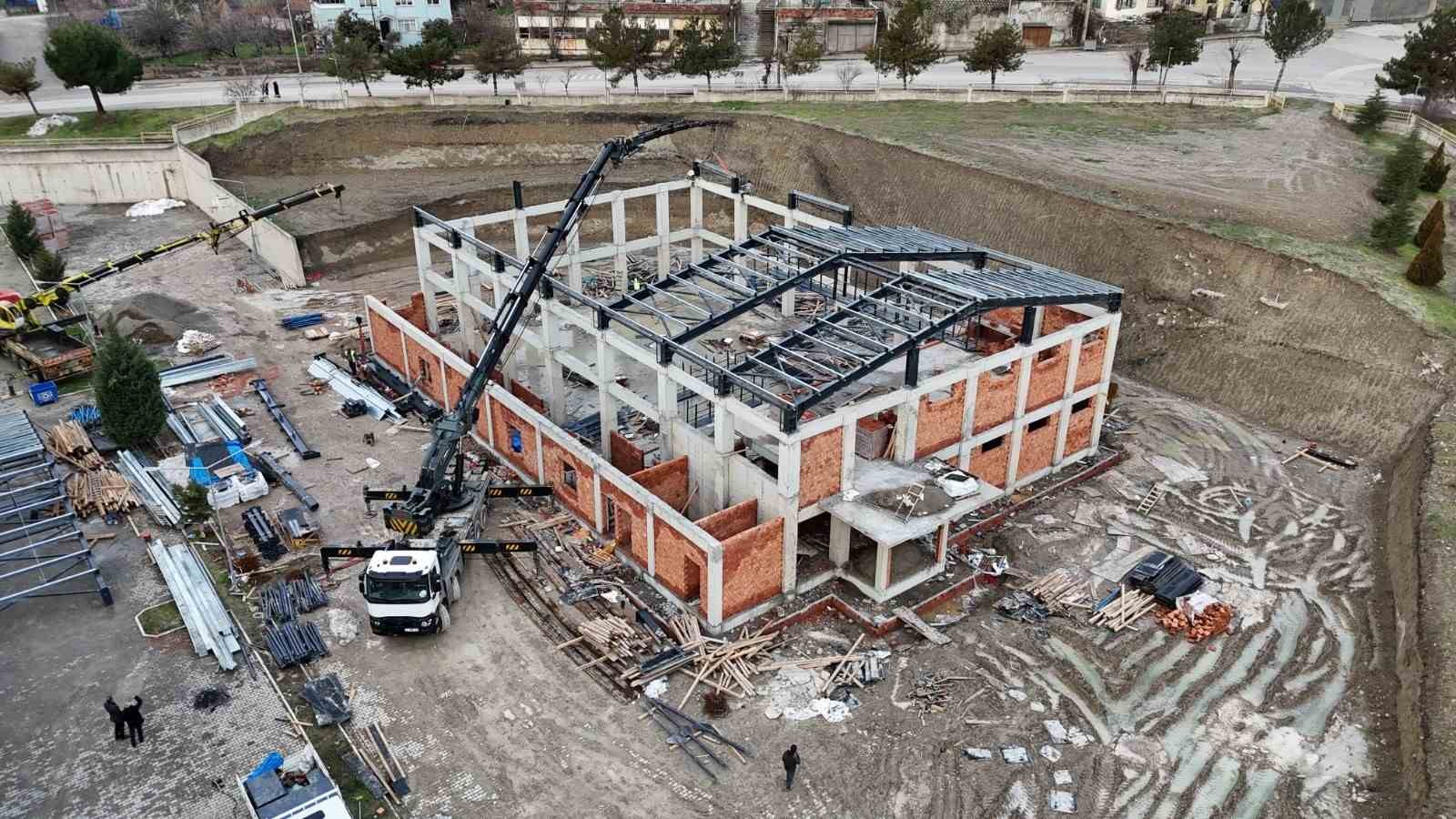 Cimnastik salonu inşaatı tüm hızıyla sürüyor
Cimnastik salonu inşaatı tüm hızıyla sürüyor