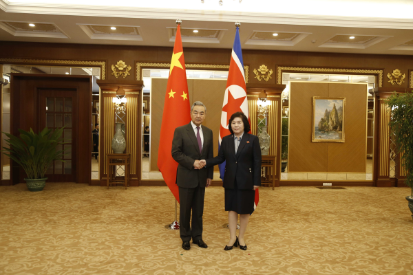 Çin Dışişleri Bakanı Wang, Kuzey Koreli mevkidaşı Choe ile görüştü
