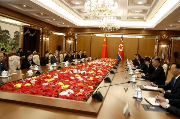 Çin Dışişleri Bakanı Wang, Kuzey Koreli mevkidaşı Choe ile görüştü
