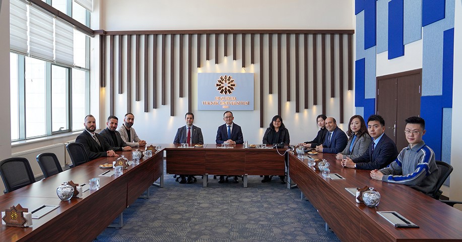 Çin Halk Cumhuriyeti Büyükelçisi Jiang Xuebin’den ETÜ’ye ziyaret
