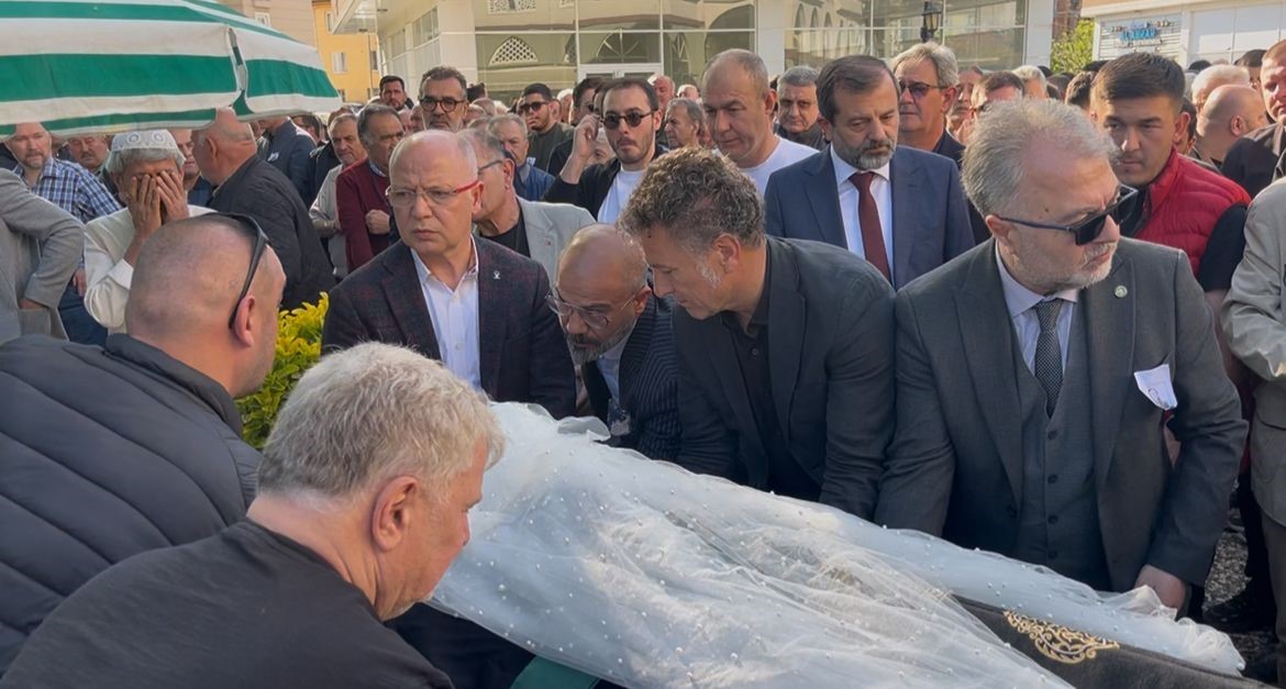 Cinayet kurbanı avukat Hatice Kocaefe duvağıyla son yolculuğuna uğurlandı
