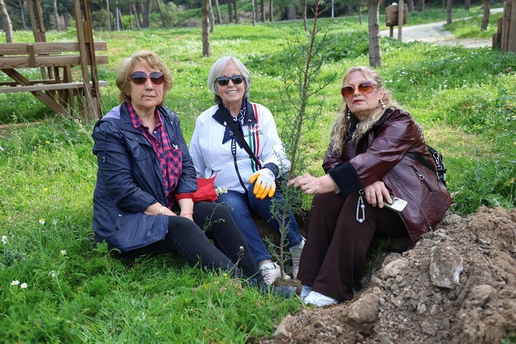 Cinayete kurban giden kadınlar anısına fidan dikildi
