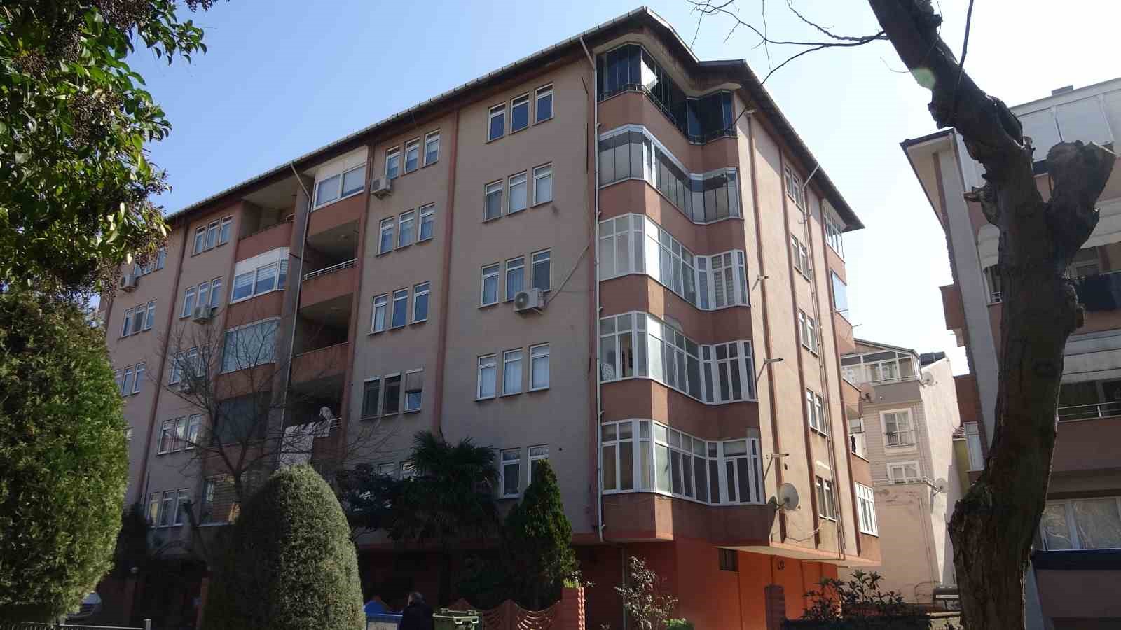 Cinayete kurban gittiği değerlendirilen kadının komşuları konuştu
Cinayete kurban gittiği değerlendirilen kadının komşuları konuştu