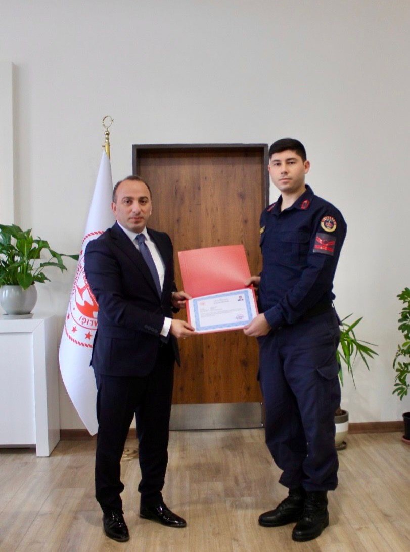 Çine Kaymakamı Erdoğan’dan jandarma personeline başarı belgesi
Çine Kaymakamı Erdoğan’dan jandarma personeline başarı belgesi